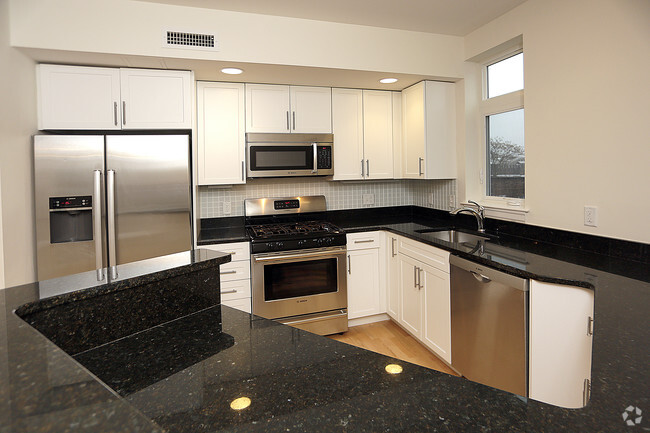 1050sf 2br 2bath