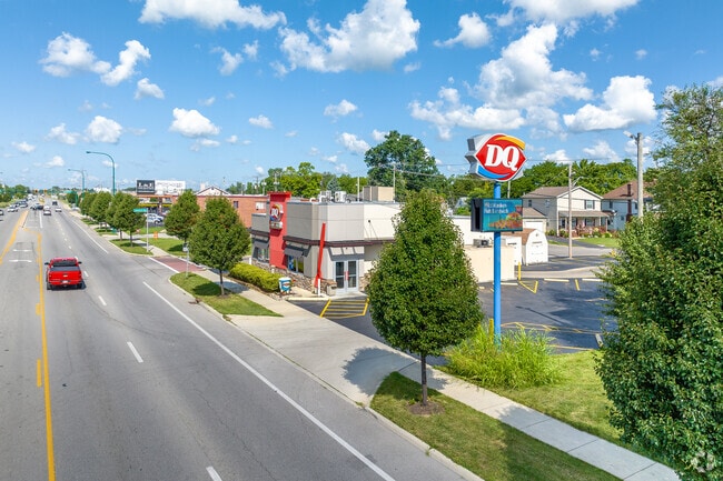 Broad Street offers many shopping options for residents of Westchester-Green Countrie.