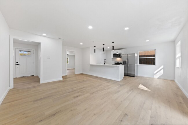 608 Blueberry Blvd, Dallas, TX 75217 - photo 4