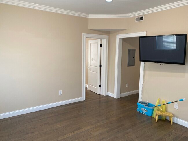 8 Buckley Ave, Jamaica Plain, MA 02130 - photo 6