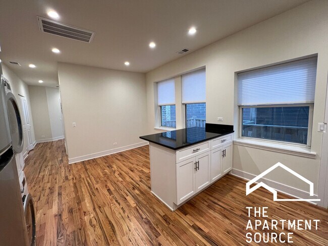 3230 N Clark St unit 3F, Chicago, IL 60657 - photo 3