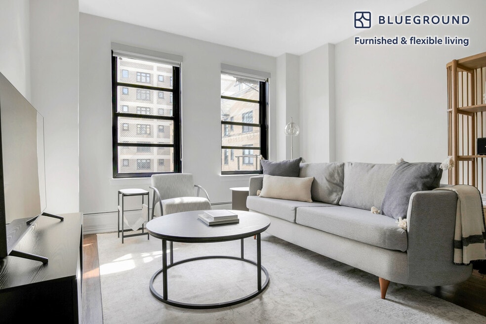 200 E Chestnut St unit FL16-ID623, Chicago, IL 60611 - photo 1