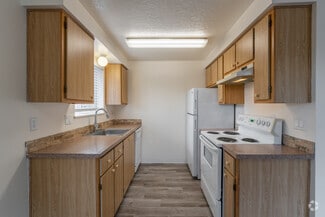 600-720 Lockhaven Dr NE, Salem, OR 97303