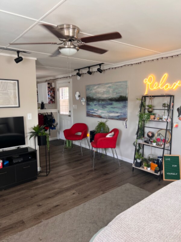 1201 E Wise St unit Studio, Bowie, TX 76230 - photo 2