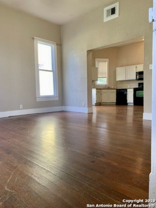 410 E Carson St unit 2, San Antonio, TX 78208 - photo 2