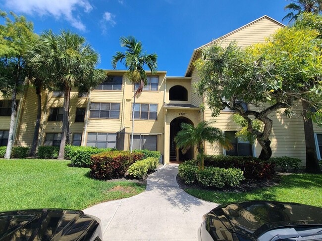 2305 N Congress Ave unit 28, Boynton Beach, FL 33426 - photo 2