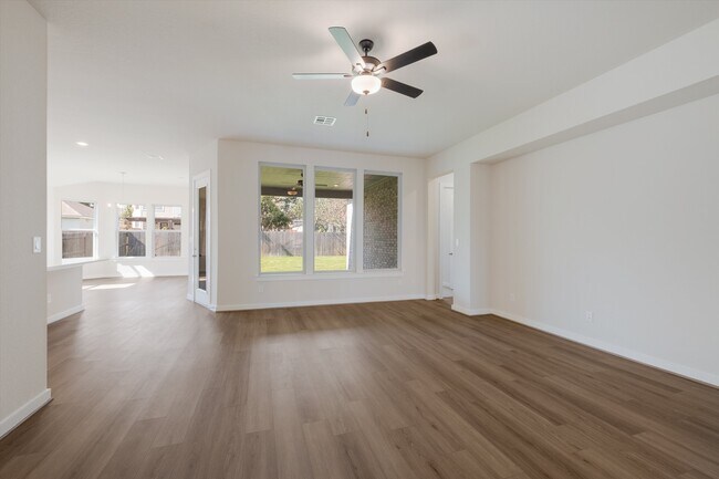 349 Vuelo St, New Braunfels, TX 78132 - photo 5