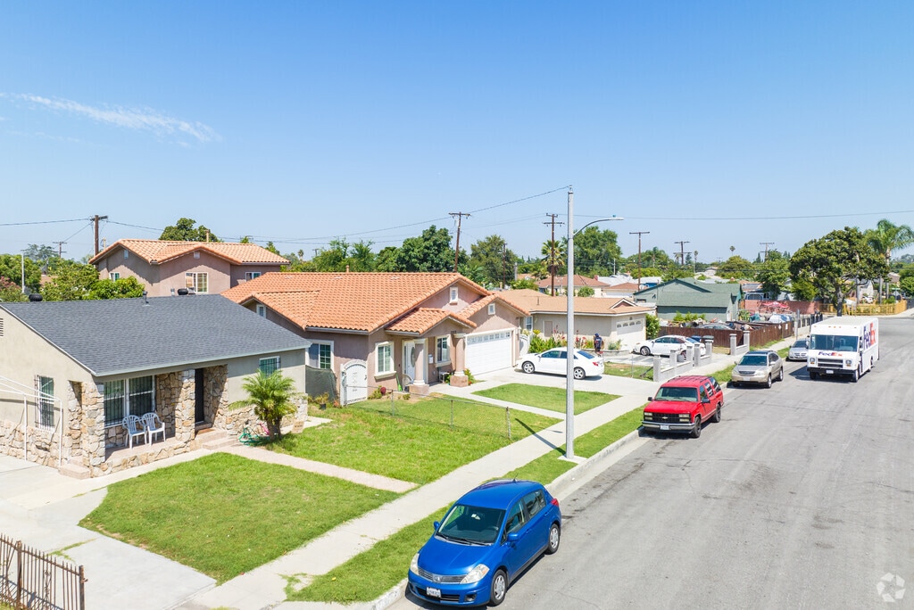 About East Compton Schools, Demographics, Things to Do