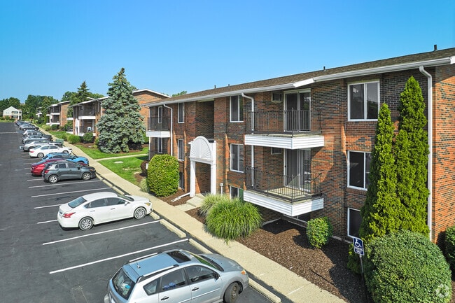 Hillcrest Apartments are walking distance from many of South Maple Parks retail attractions.