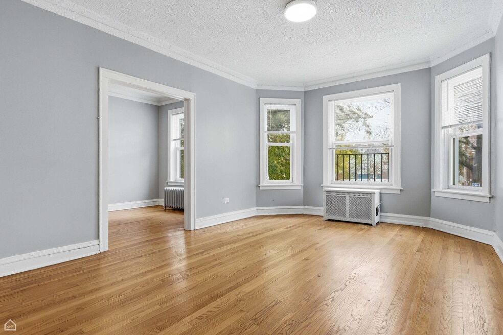 7608 S Saginaw Ave, Chicago, IL 60649 - photo 1