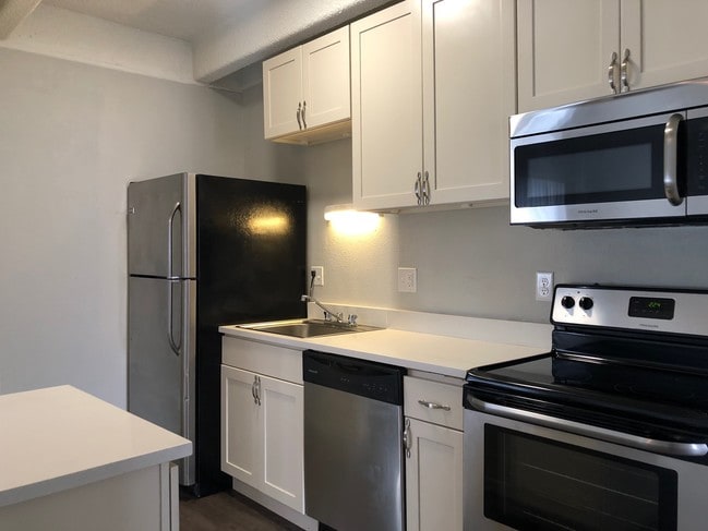 Montego Flats, Aurora, CO 80010 - photo 5