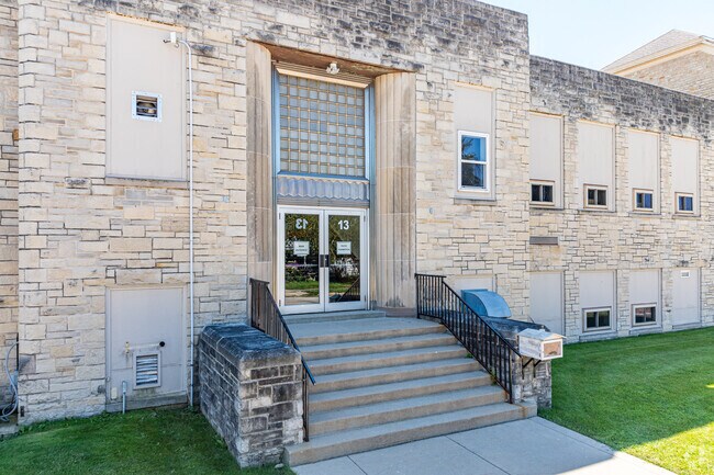 St. Thomas Aquinas School has a student to teacher ratio of 9 to 1 in Waterford's Tichigan area.