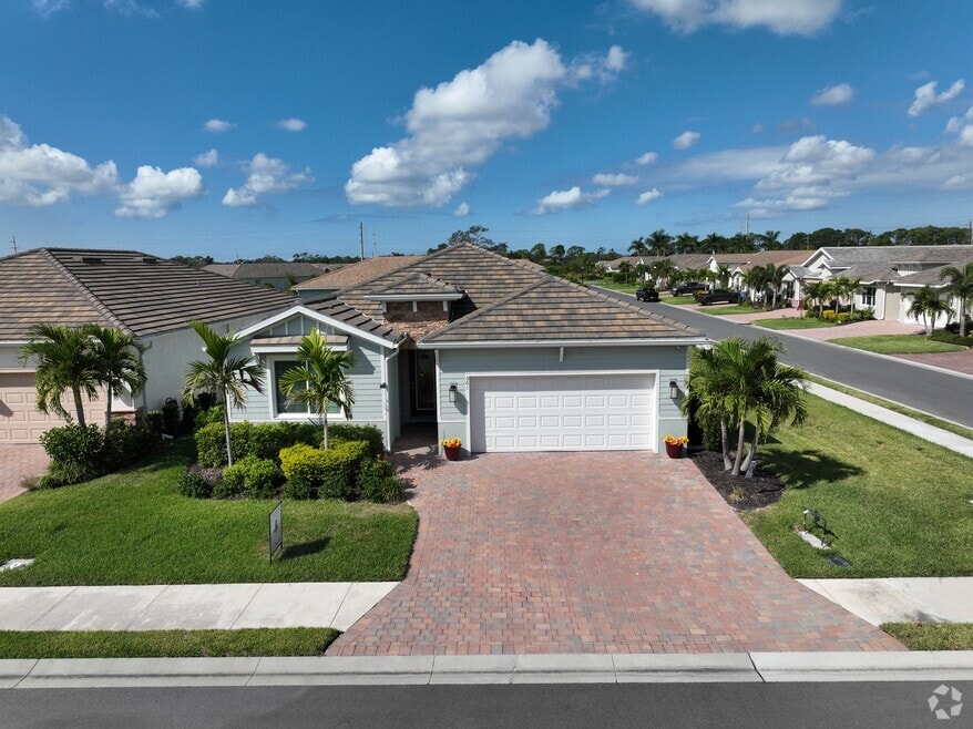 561 Ibiza Loop, Venice, FL 34292 - photo 2
