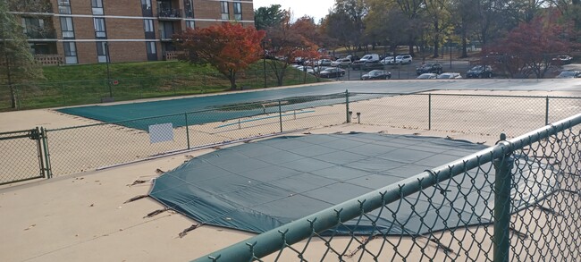 Idylwood Towers unit 812E, Falls Church, VA 22043 - photo 3