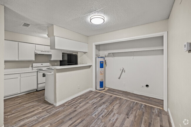 Chapman, Fort Worth, TX 76112 - photo 7