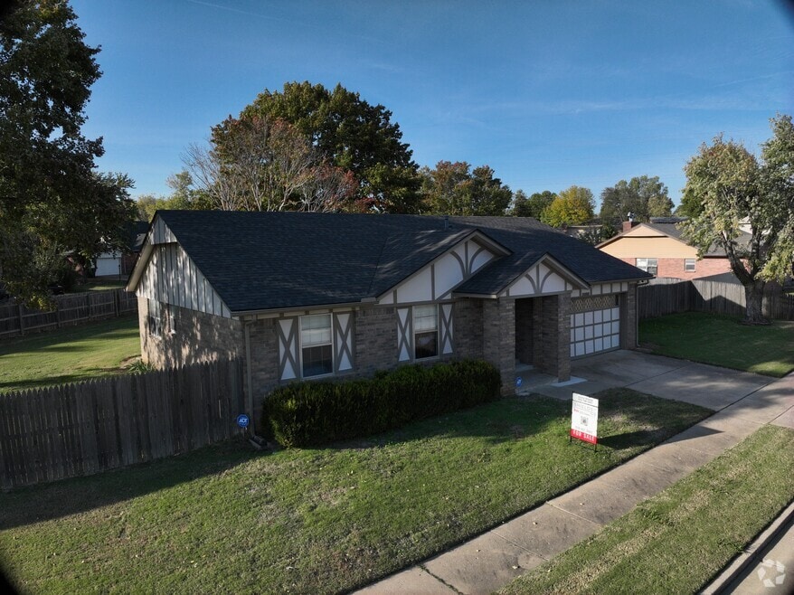 1402 N Elm St, Owasso, OK 74055 - photo 2