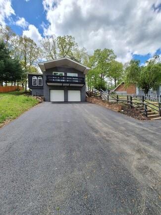 223 Columbia Dr, Aliquippa, PA 15001