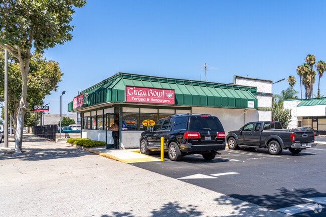 Ginza Bowl in Ganesha serves chicken teriyaki bowls and meatballs.