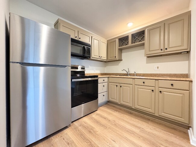 613 Hillsboro Rd unit B-13, Franklin, TN 37064 - photo 3