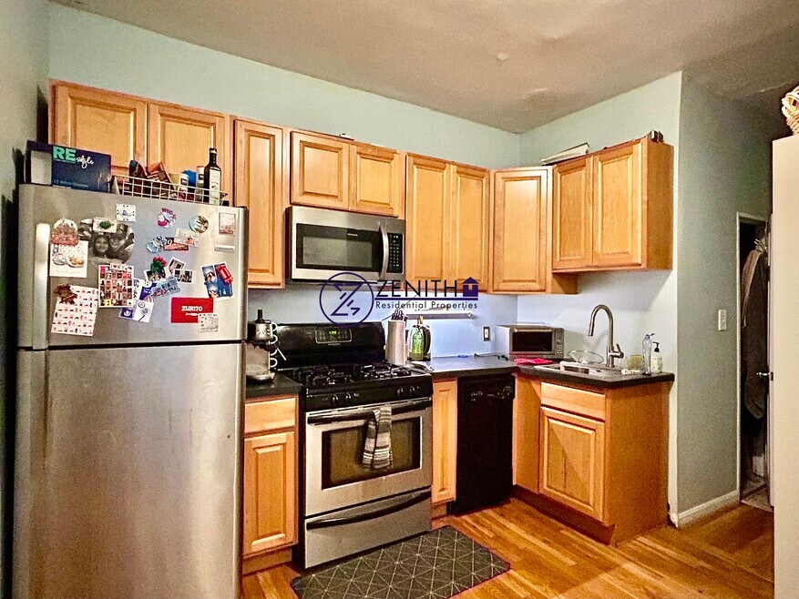 76 Phillips St unit 2, Boston, MA 02114 - photo 1