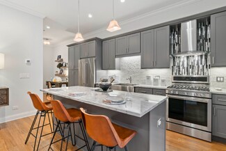 1039 W Rundell Place, Chicago, IL 60607