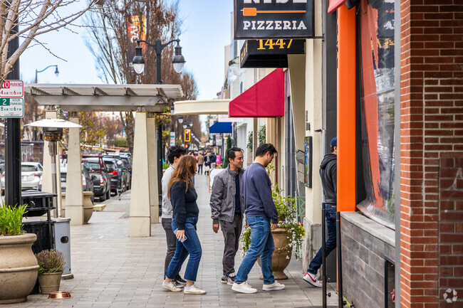 Burlingame Terrace residents can grab lunch on nearby Burlingame Ave.