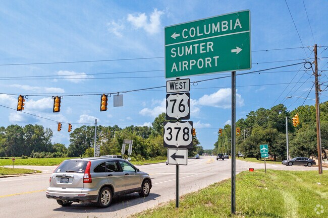 The main thoroughfares into Palmetto Park are Broad Street and Highway 378.