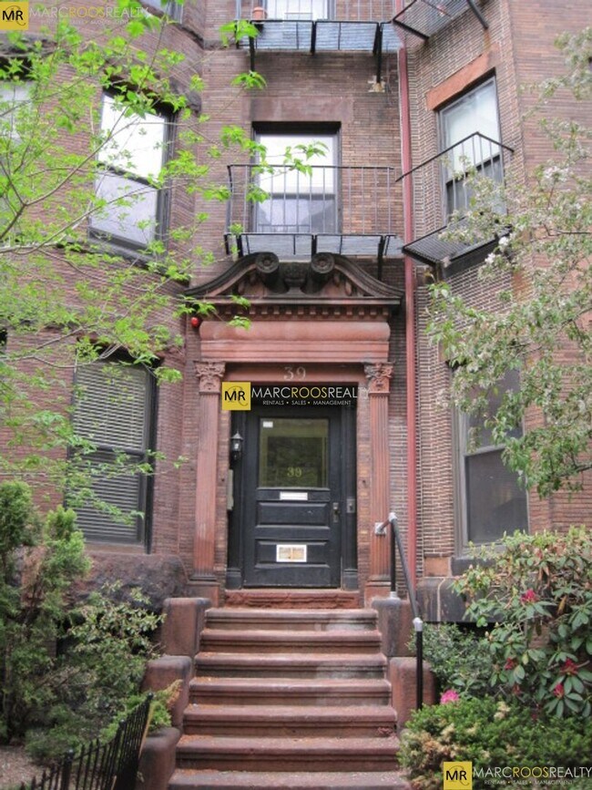 37 Bay State Rd unit 4, Boston, MA 02215 - photo 2