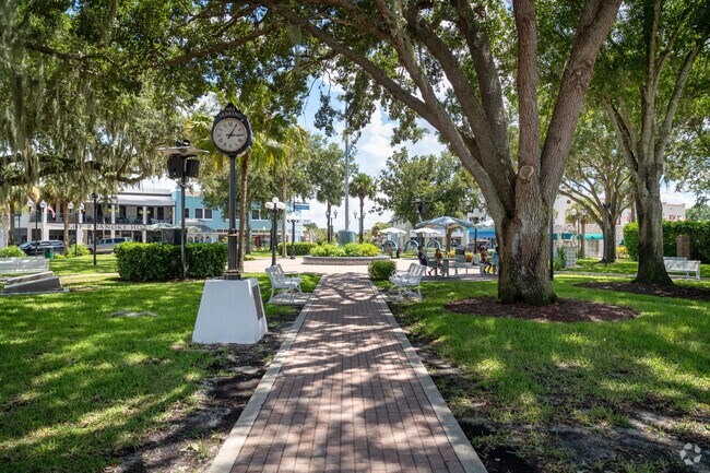 Circle Park in Downtown Sebring is a great place to hang out an shop nearby stores.