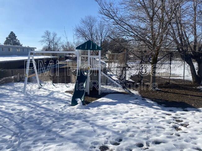 1095 Nalder St, Layton, UT 84040 - photo 4