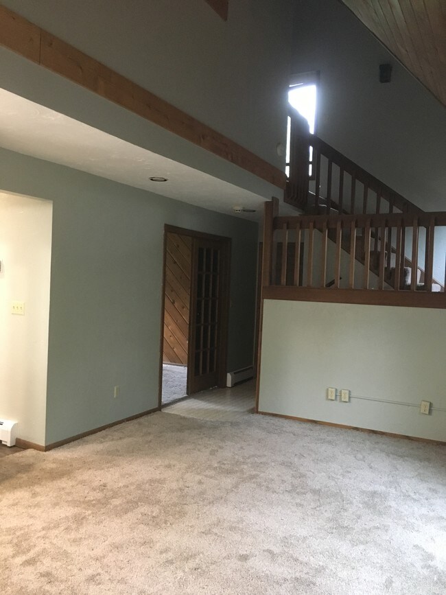 1209 E 4th St Unit 1, Duluth, MN 55805