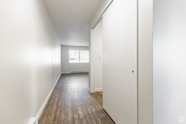 1BR, 1BA - 680SF