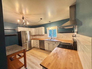 1473 Greenbrier Dr, Traverse City, MI 49685