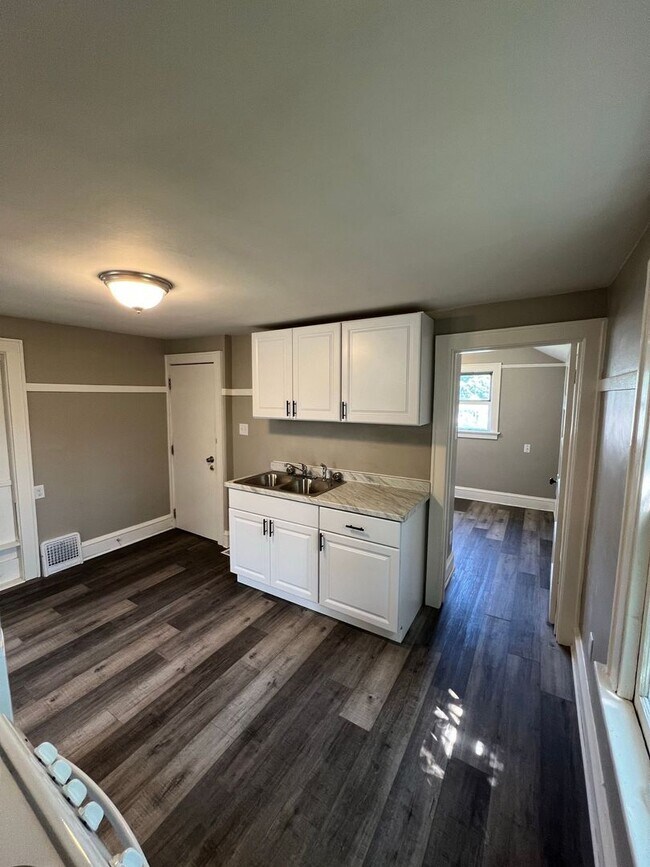 6216 W Richmond Ave Unit 6216A (Upper), Milwaukee, WI 53210