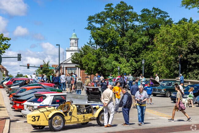 Check out vintage European cars parked on Lincoln Avenue and Elm Street in nearby Winnetka.