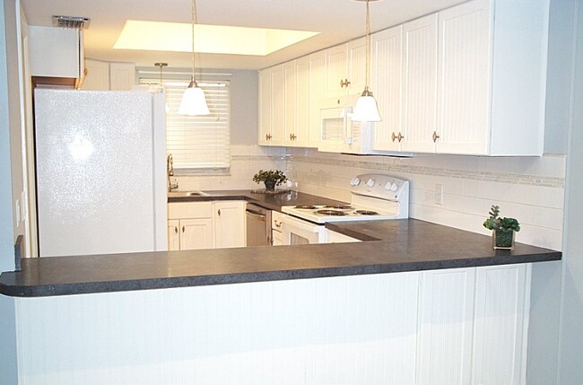 490 Charlemagne Blvd unit 101, Naples, FL 34112 - photo 4