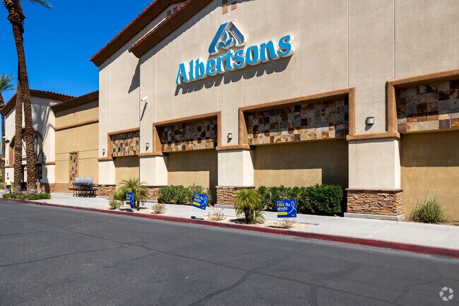 Even your grocery shopping can be glamorous when it’s at Indian Wells Albertsons.