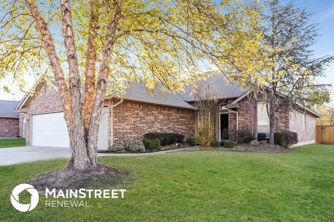 2100 NE 4th St, Moore, OK 73160 - photo 2