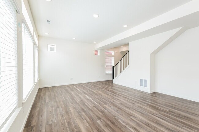 4664 N Tower Dr, Denver, CO 80249 - photo 6