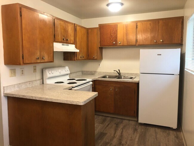 626 W 1st Ave, Chico, CA 95926 - photo 2