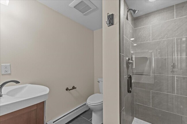 375 St Paul St unit 7, Burlington, VT 05401 - photo 6