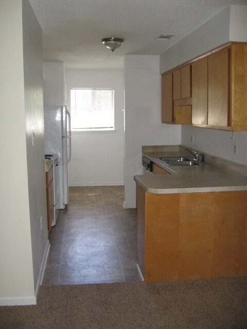 Large 2Bd/1Ba Kitchen