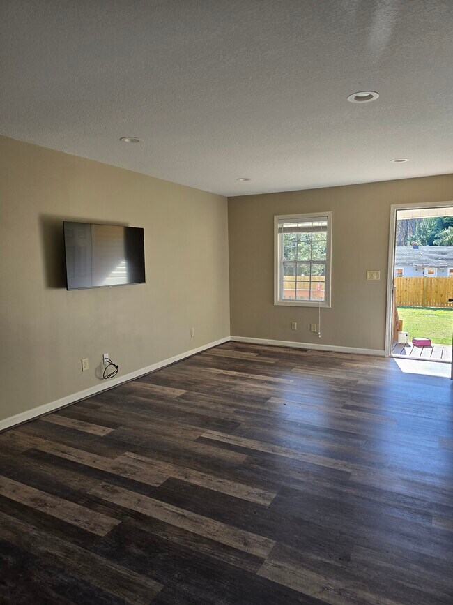 2102 Kingsbury Rd, Hendersonville, NC 28791 - photo 7