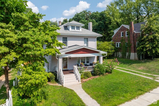There are some American foursquare homes in Shenandoah West and represent the larger spaces.