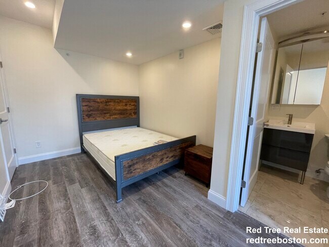 1028 Commonwealth Ave unit 3, Boston, MA 02215 - photo 4