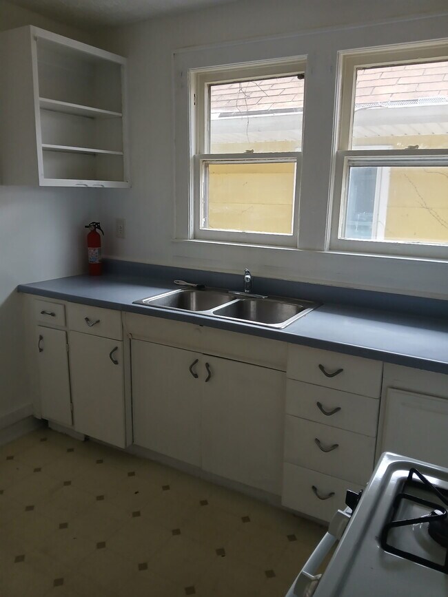 2812 Overlook Dr, Huntington, WV 25705 - photo 3