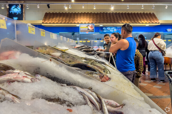 Food Bazaar features fresh fish, poultry and grocery choices in Chambersburg.