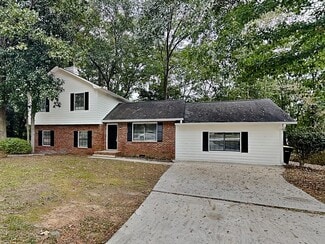 102 Shannon Chase Dr, Fairburn, GA 30213