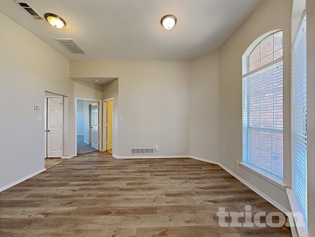 1081 Treehouse Ln, Red Oak, TX 75154 - photo 4