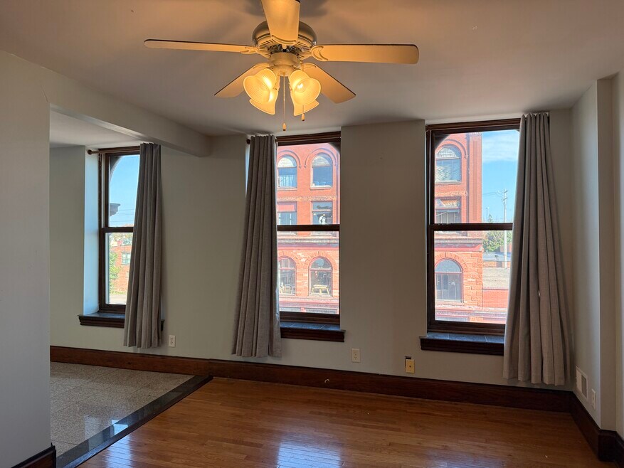 215 6th St unit 1, Calumet, MI 49913 - photo 1